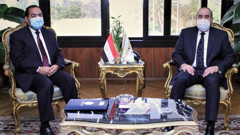 وزير الطيران خلال