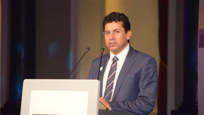 وزير الرياضة يحفز لاعبي المنتخب قبل مواجهة مقدونيا بمونديال اليد