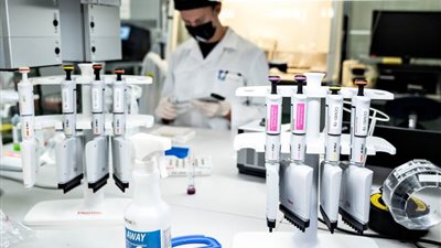 الدنمارك تسجل أول إصابة بسلالة جنوب إفريقيا من فيروس 