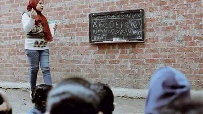 دبلوماسية بريطانية تتحدث عن تجربة طفلة مصرية في التعليم (صور)