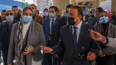 محافظ الإسكندرية يتابع أعمال إزالة الإشغالات بميدان الساعة في المنتزه 