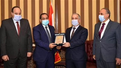 الشوربجي والشيخ يفتتحان أول صالون ثقافي للهيئة الوطنية للصحافة