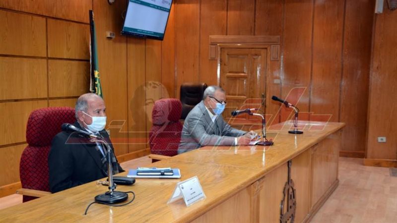 خلال الاجتماع