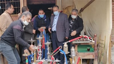 مصادرة شيش وغلق كافيتريات لمخالفتها تطبيق الإجراءات الاحترازية لمواجهة 