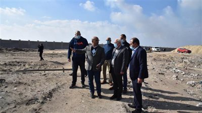 محافظ بورسعيد يتفقد مصنع المواد الخام المغذية لإنتاج إطارات السيارات