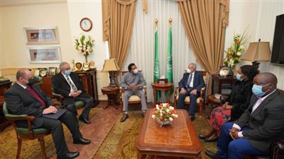  رئيس الأكاديمية العربية للعلوم والتكنولوجيا يستقبل وفدا من جامعة كينيا