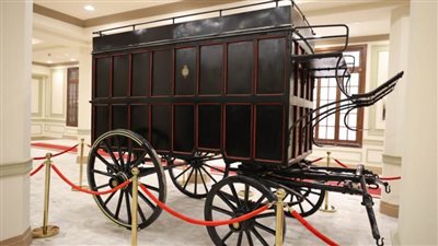 الآثار تهدي متحف البريد مركبة أثرية بمناسبة افتتاحه