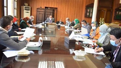  رئيس جامعة بني سويف يترأس اجتماعي 