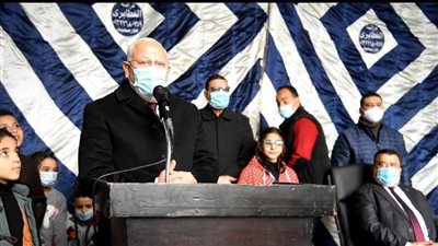 محافظ بورسعيد يسلم عقود الإسكان الاجتماعي للمستحقين من المرحلة الثالثة  (صور)