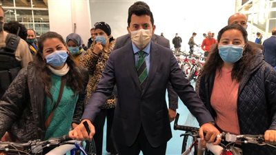 وزير الشباب والرياضة يسلّم دراجات المرحلة الثالثة من مبادرة 