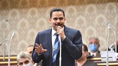 رشاد يطالب هيكل برد المبالغ عن منصبه الجامع بين الوزارة والإنتاج الإعلامي 