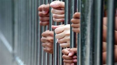 ضبط  المتهمين بإلقاء مادة حارقة على سائق لسرقته بقليوب