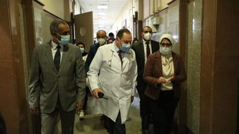 وزيرة الصحة في مستشفى