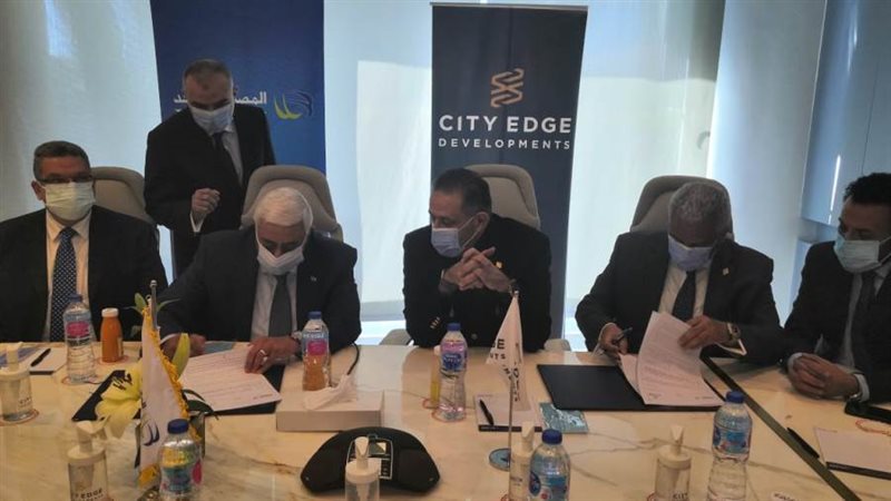 القاضى ومكاوى يوقعان