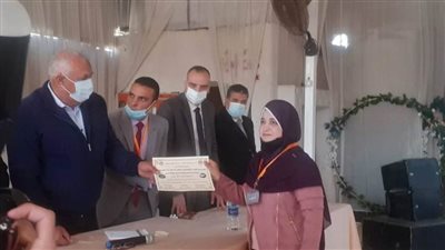 محافظ الوادي الجديد يشهد ختام دورة إنتاج الحرير 