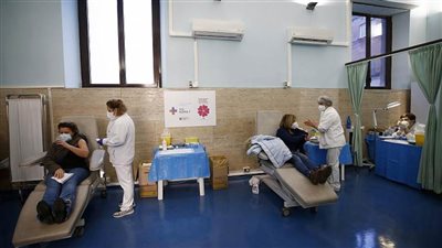 الاتحاد الأوروبي يبحث آليات لتنسيق مواجهة تبعات كورونا ويدرس فعالية شهادات التطعيم ضد الوباء 