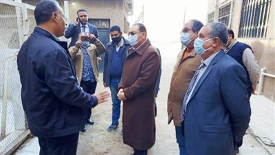 محافظ الشرقية يفاجئ العاملين بمستشفى منيا القمح للتأكد من انتظام سير العمل