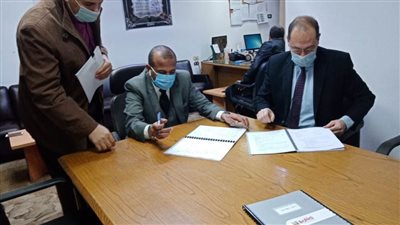 توقيع عقد منحة تحسين فرص التشغيل لتوفير 350 فرصة عمل بأسيوط 