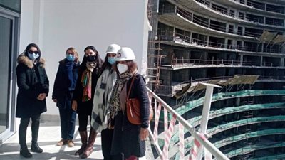 القنصل العام الفرنسي بالإسكندرية والوفد المرافق لها يتفقدون مشروعات مدينة العلمين الجديدة