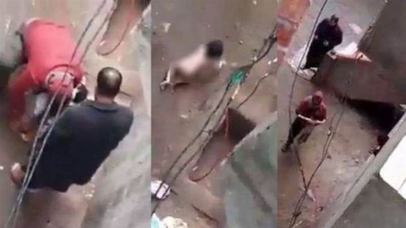 تعرية الطفلة