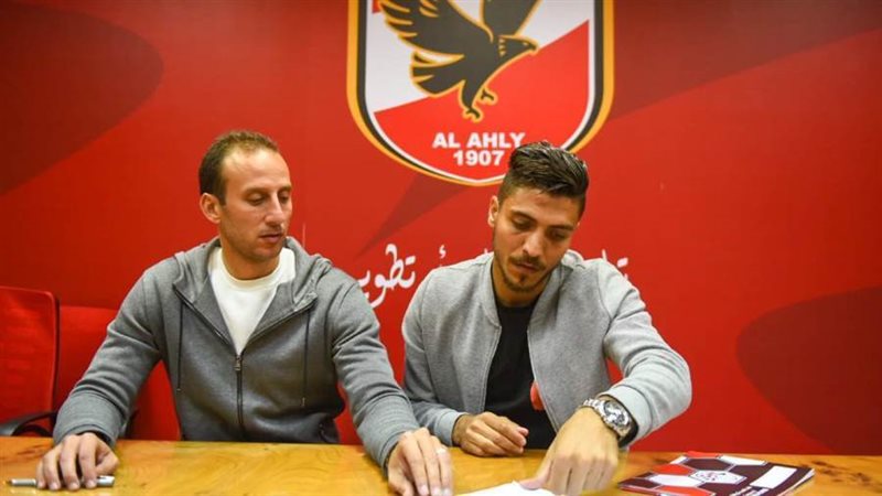 محمد شريف أثناء تجديد