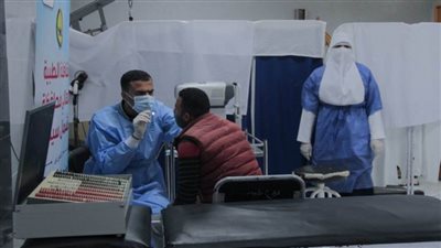 الكشف على نحو 1000 حالة مرضية عن طريق قافلة الهلال الأحمر وتحيا مصر