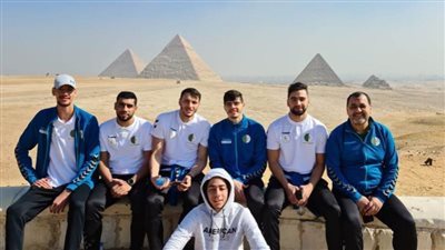 منتخب الجزائر في زيارة لأهرامات الجيزة.. (صور)