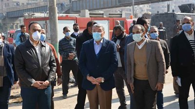 محافظ المنيا يقود حملة مفاجئة لرفع الإشغالات والتعديات على حرم الطريق أمام الجامعة