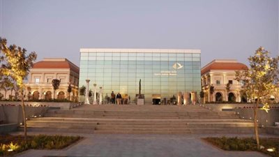 وزير السياحة والآثار يتفقد متحف 