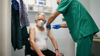 الولايات المتحدة.. اتهام طبيب بسرقة لقاح كورونا