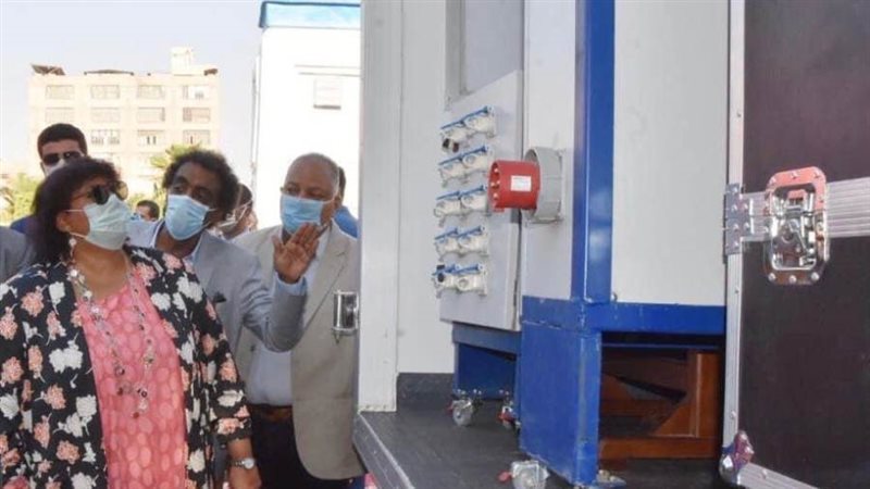 وزيرة الثقافة خلال