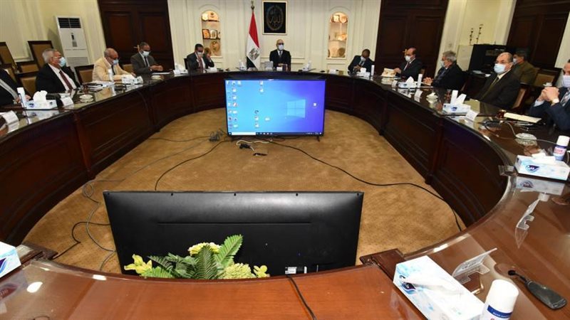 وزير الإسكان يترأس