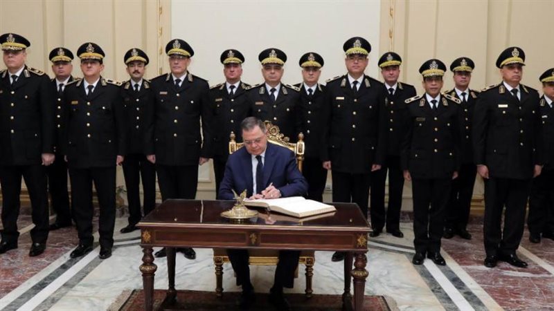 وزير الداخلية وأعضاء