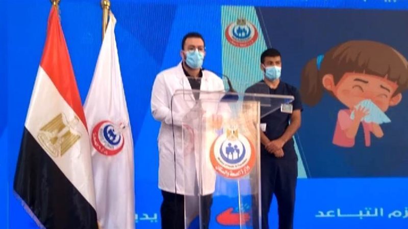 أول طبيب يتم حقنه