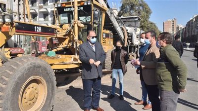 محافظ أسيوط يتفقد أعمال رصف بعض الشوارع بحي غرب