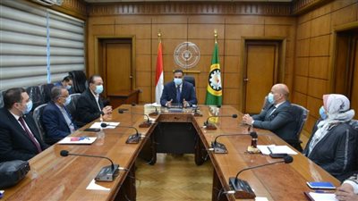 محافظ الدقهلية يناقش تفعيل استبدال التوكتوك بسيارة 