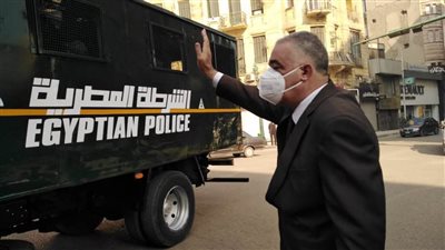 حى غرب القاهرة يقدم زهورًا وورودًا لرجال الشرطة وتأمين وسط القاهرة