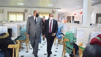 رئيس جامعة بنى سويف يتفقد امتحانات بكالوريوس  الطب