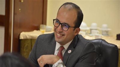 خالد بدوي يوجه تساؤلات لوزير الطيران بشأن الموقف التشغيلي لمطارات سفنكس والعاصمة