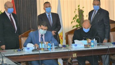 رئيس جامعة الزقازيق ورئيس تعليم الكبار يوقعان بروتوكول تعاون لمحو الأمية 