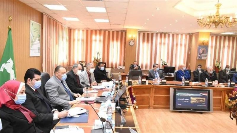 محافظ الشرقية خلال