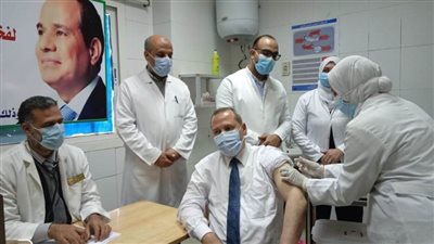 وكيل الصحة بالدقهلية يتلقى لقاح فيروس كورونا.. صور