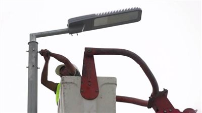 تركيب محول كهرباء وأبراج وأعمدة إنارة في 