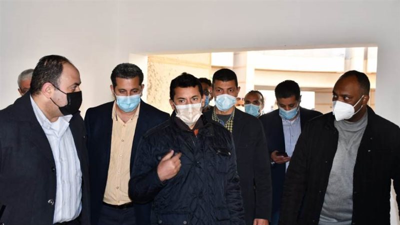 وزير الرياضة يتفقد