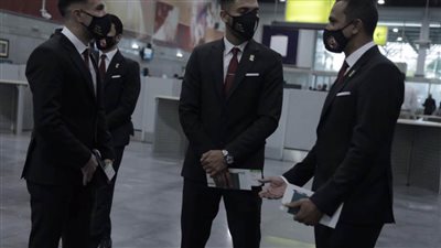 بالصور..جماهير الأهلي تحتفل على طريقة مؤمن زكريا في استقبال البعثة