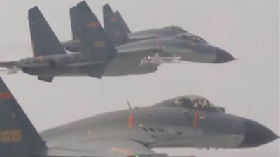 الصين تهاجم حاملة طائرات أمريكية بالصواريخ قبالة سواحل تايوان