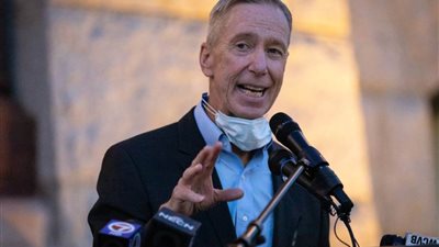 إصابة عضو الكونجرس الأمريكي بفيروس كورونا بعد تطعيمه بلقاح 