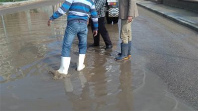 أطقم مجابهة الأزمات تواصل أعمالها للحد من آثار موجة الأمطار بالبحيرة