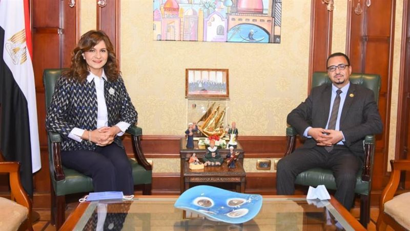 وزيرة الهجرة خلال