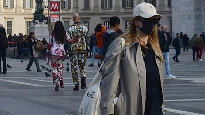 إيطاليا تبدأ في تخفيف قيود 